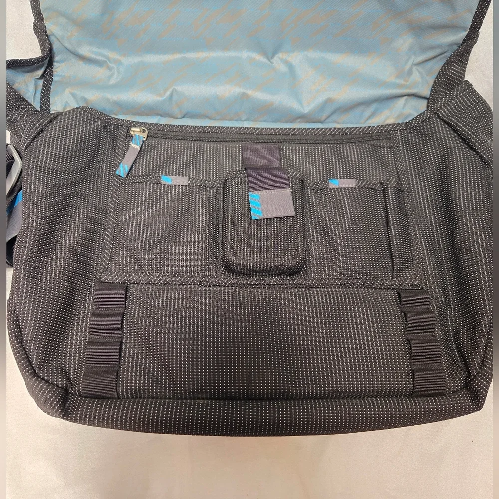 Thule Sweden Black Laptop Messenger Bag Multi-Pocket Organizer